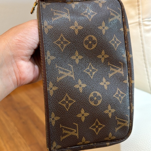Authentic, LV vintage pochette accessories with an authentic LV chain. - Picture 3 of 17